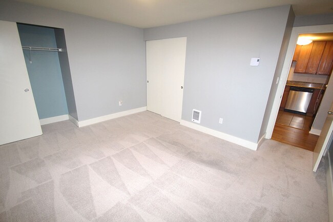 Building Photo - SEATTLE 2 BED, 1 BATH CONDO FOR RENT AVAIL...