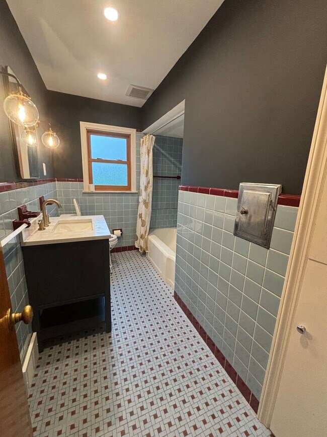 Building Photo - Spacious Home with Large Lot