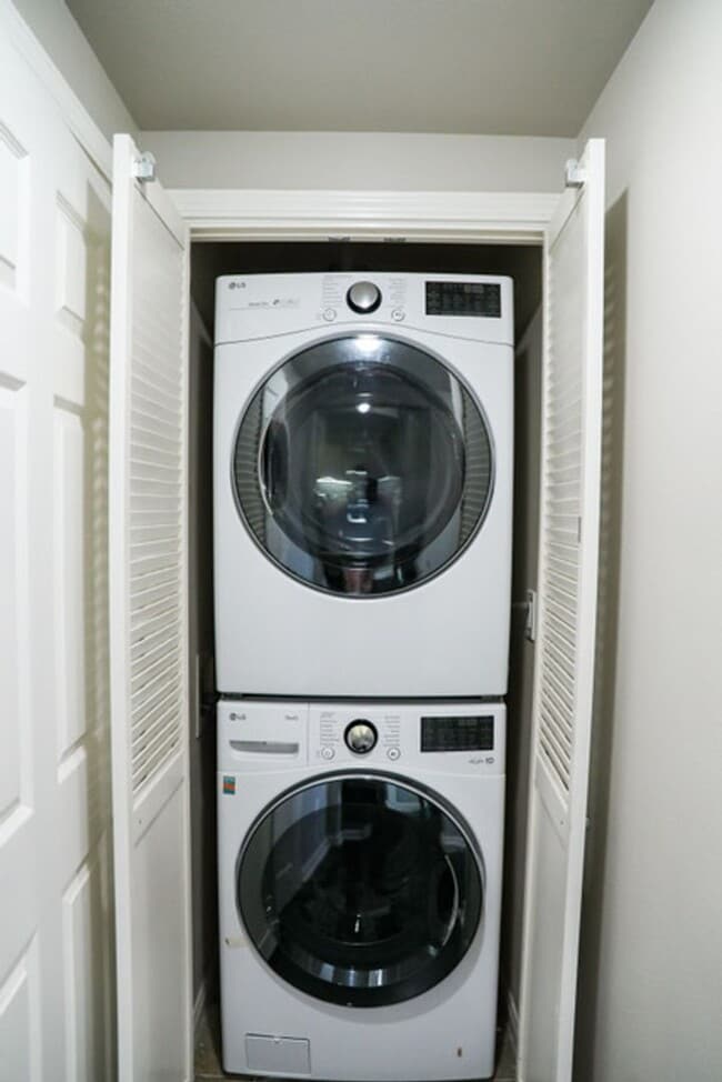 Building Photo - THE UPTOWN | Modern | Furnished | Bankers Hill Condo | Across from Balboa Park