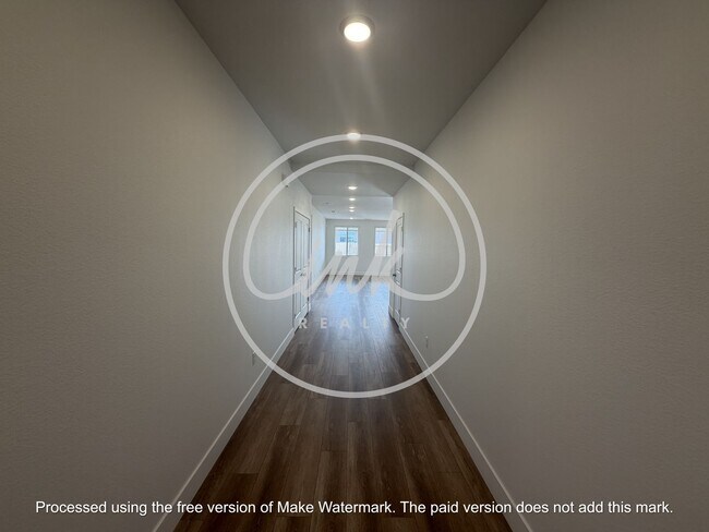 Building Photo - 185 Radiant Dr