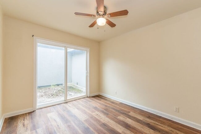 Building Photo - 11826 Greenwood Village Dr