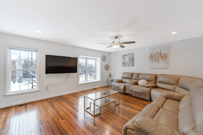 Building Photo - *Fully Furnished Option Available***Nestle...