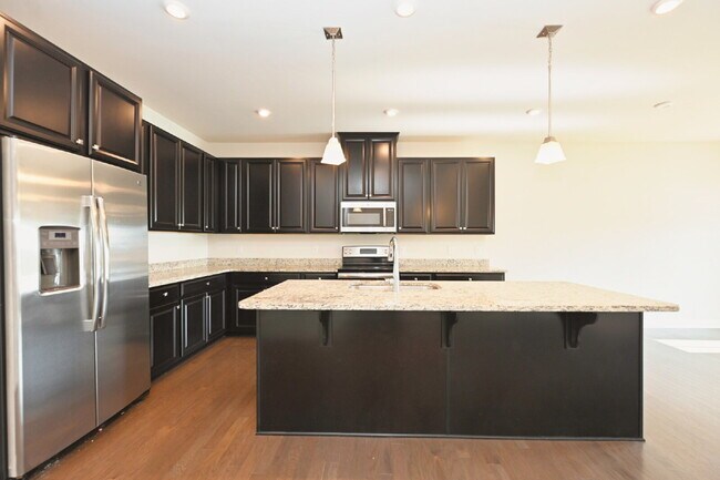 Building Photo - Rent to Own Option - Beautiful, like new 3BR/2.5BA townhouse in Goodlettsville