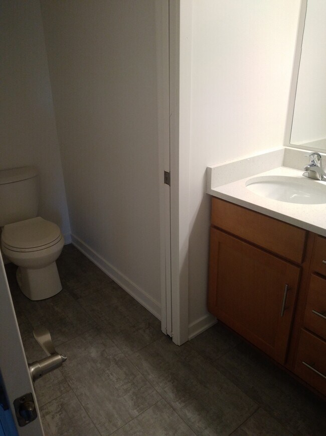 Building Photo - 2741 Hidden Dr