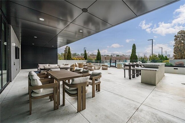 Building Photo - 2425 Peachtree Rd NE