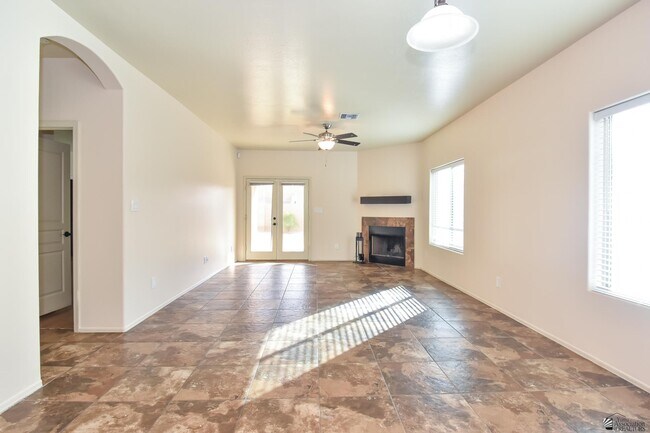 Building Photo - 2523 S 41st Ave