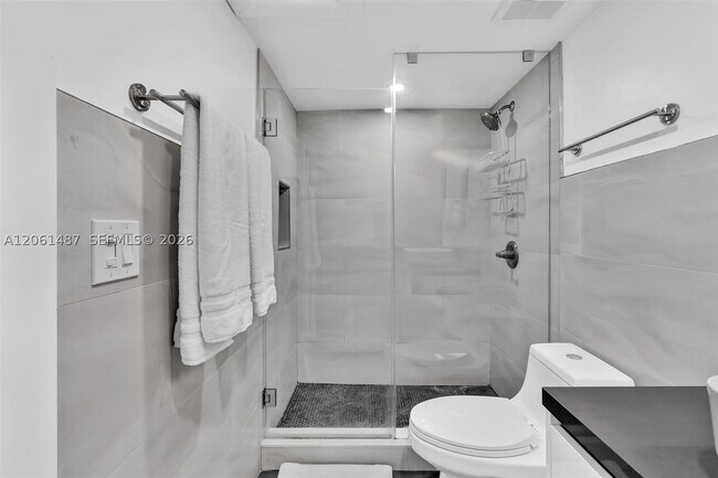 Building Photo - 2301 Collins 1543