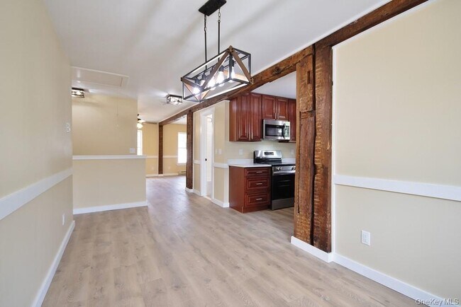 Building Photo - 162 Rockland Rd