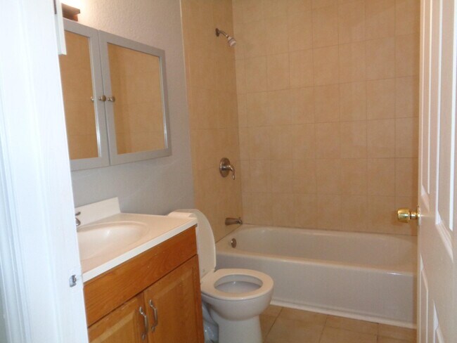 Building Photo - 3601 Lakewood Rd