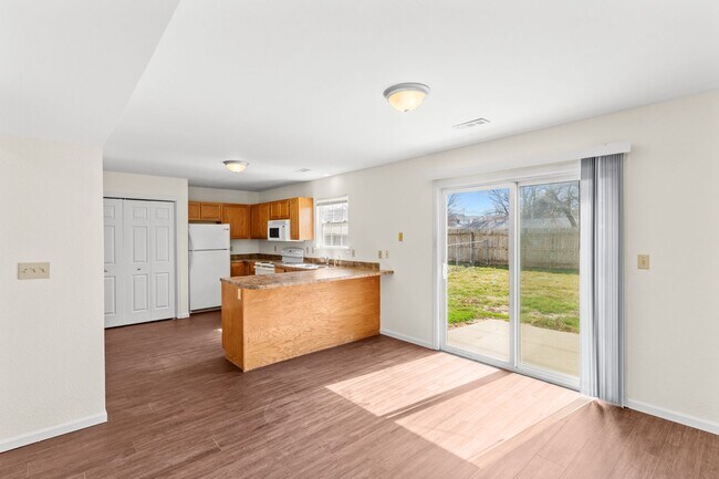 Building Photo - 4306-4308-4308 Cheryl Ct