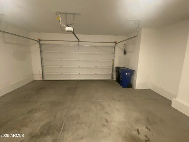 Building Photo - 4077 S Sabrina Dr