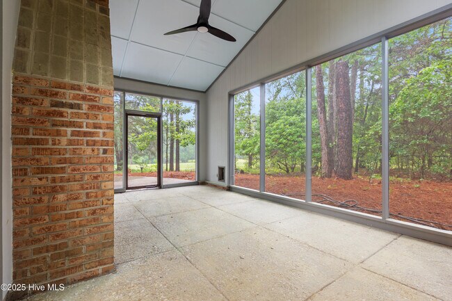 Building Photo - 916 Rays Bridge Rd