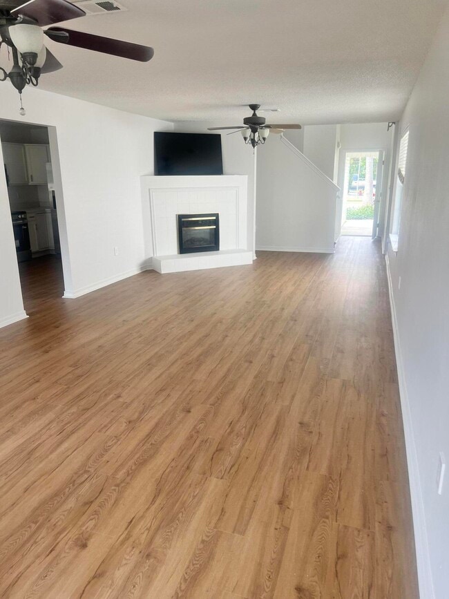 Building Photo - 271 Twin Lakes Ln