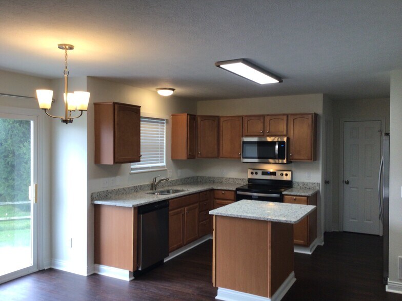 Building Photo - 1557 Pheasant Run Dr