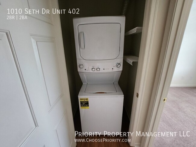 Building Photo - 2BR 1.5 BA Townhouse with Deck, Staunton