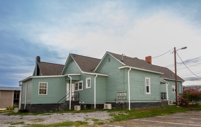 Building Photo - 116 Church St