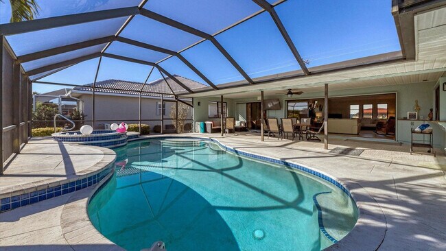 Building Photo - 830 Coronado Dr