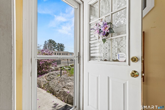 Building Photo - 46 Main St