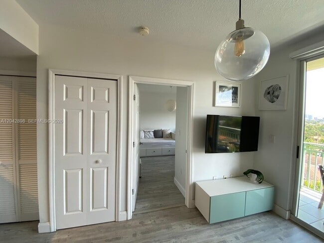 Building Photo - 3500 Coral Wy