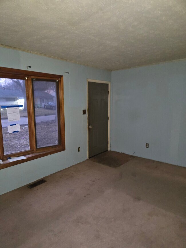 Building Photo - 1617 Parklane Dr