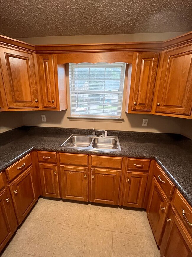 Building Photo - 5005 Chancellor Square