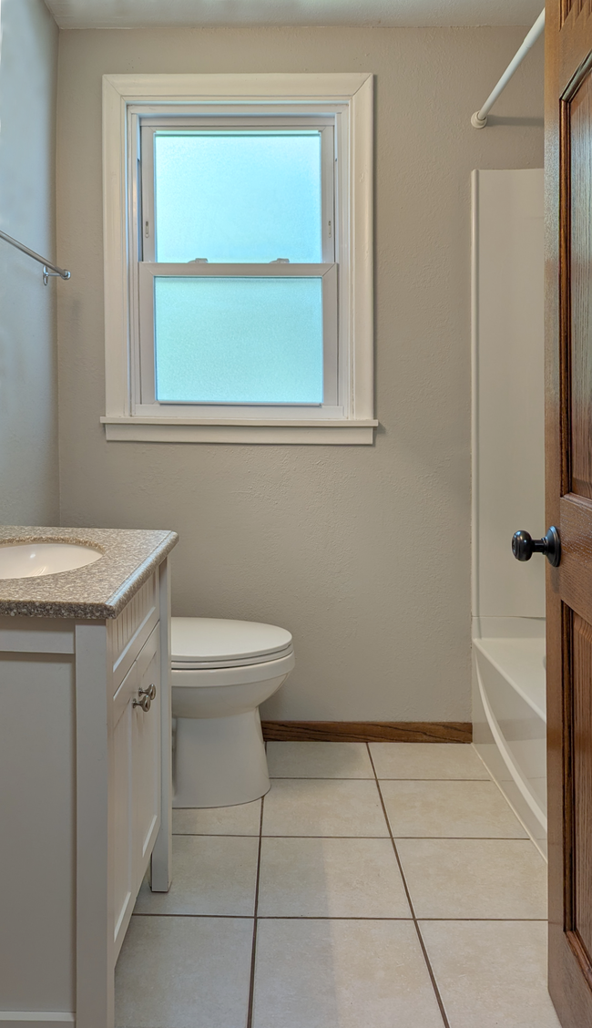 Building Photo - 117 19th St SE