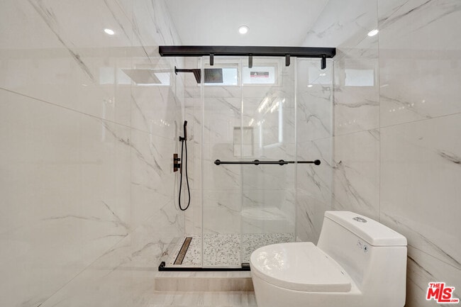 Building Photo - 9005 Cynthia St