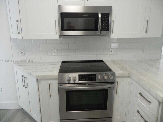 Building Photo - 861 NE 70th St
