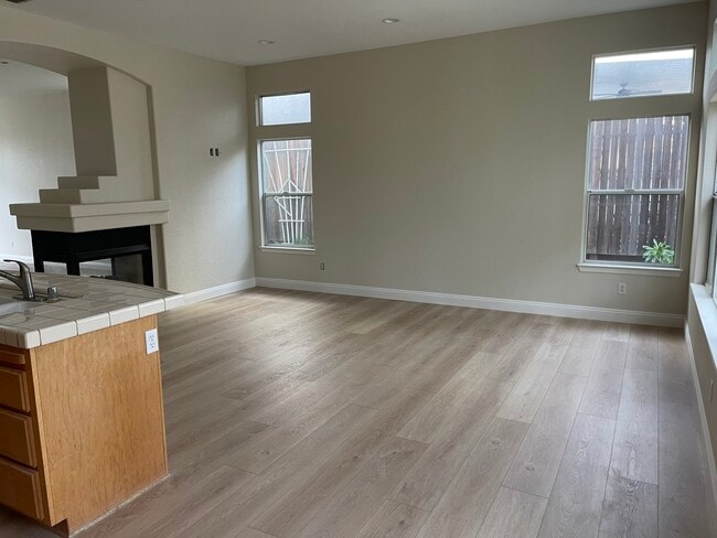 Building Photo - 5637 Darby Rd