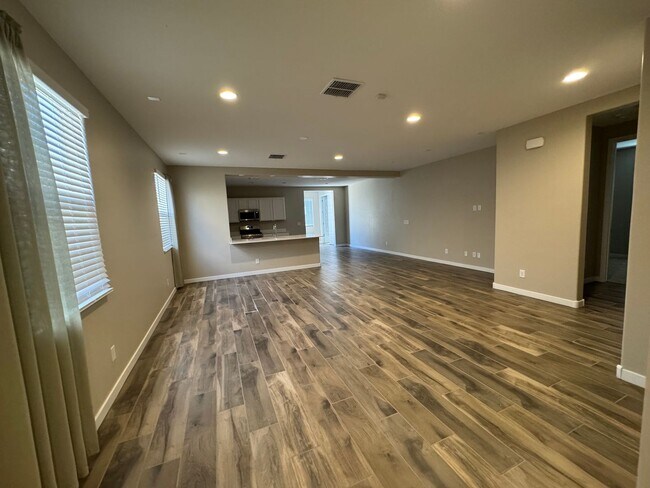 Building Photo - 2048 W Sienna Bouquet Pl