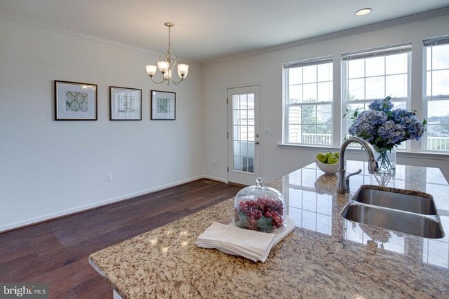 Building Photo - 25636 Pleasant Valley Rd