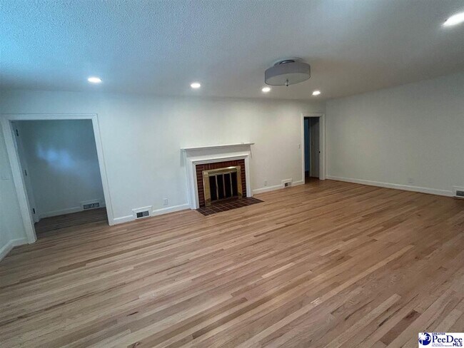 Building Photo - 503 Greenway Dr