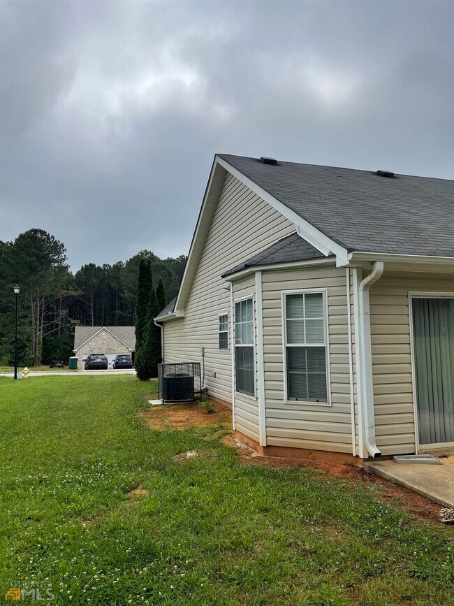 Building Photo - 100 Oak Hill Dr