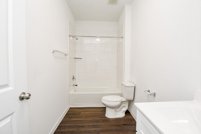 Building Photo - 14499 Cedar Ledge Ln