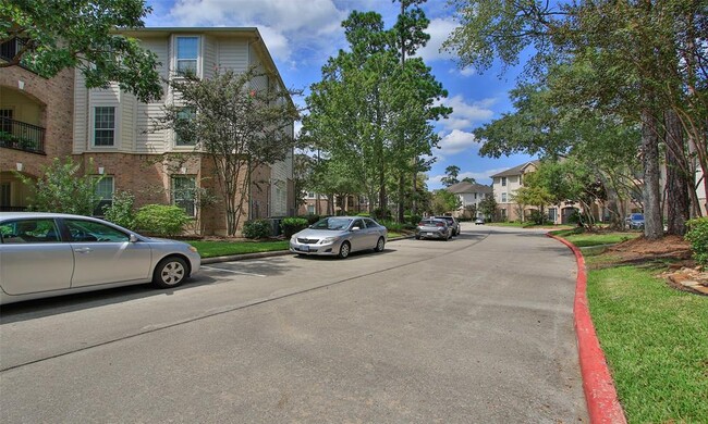 Building Photo - 6607 Lake Woodlands Dr