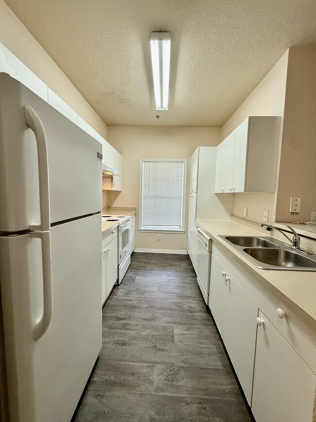 Building Photo - 3567 Conroy Rd