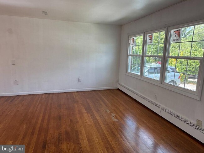 Building Photo - 14212 Fisher Ave