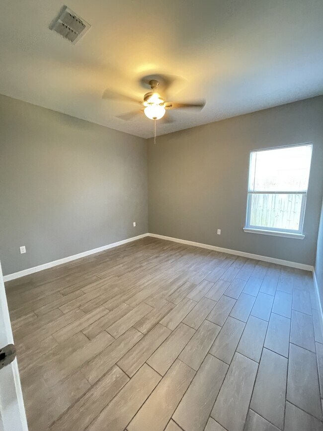 Building Photo - 3416 Sahara Dr