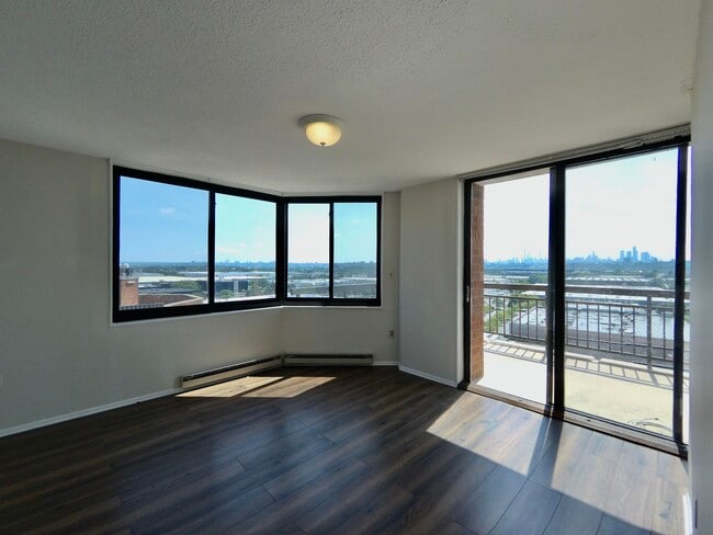 Building Photo - 1309 Harmon Cove Tower