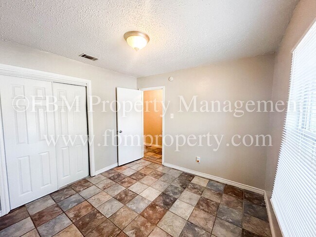 Building Photo - 2534 W Sycamore Ave - 2 Bedroom, 1 Bathroom Apartment Home in Corsicana, TX