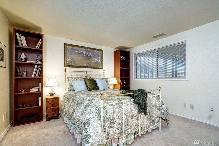 Master Bedroom - 16929 Inglewood Rd NE