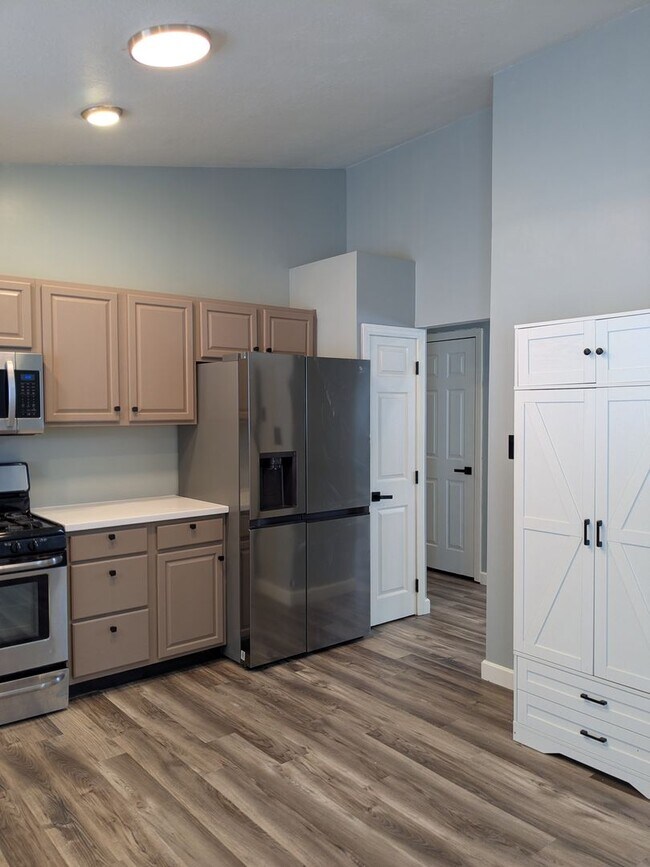 Building Photo - 3 bedroom 2.5 bathroom single family home in Chippewa Township