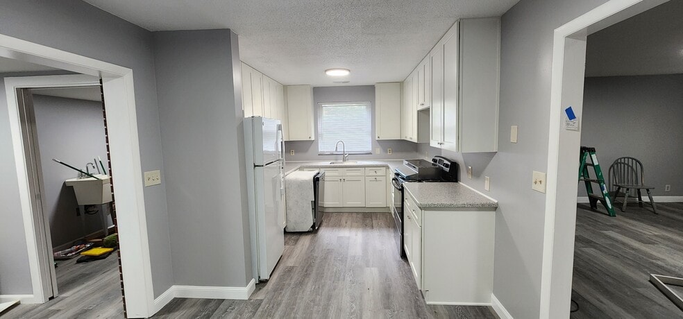 Building Photo - 3401 Hazelwood Ln