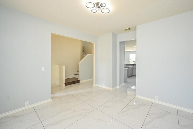 Building Photo - 11011 Glenora Dr