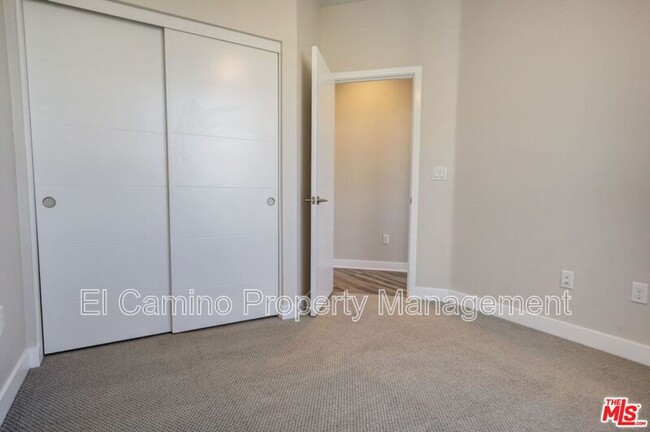 Building Photo - 835 Aloe Pl