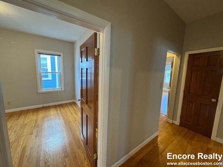 Building Photo - 25 Tufts St