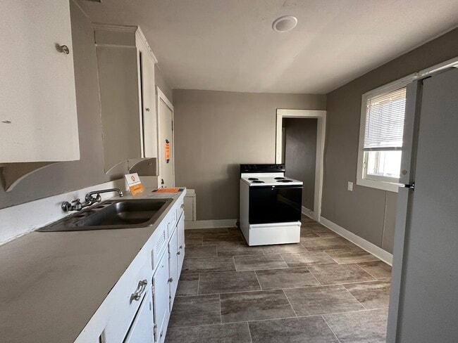 Building Photo - 1803 Portage St