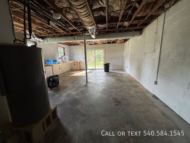 Building Photo - 6421 Orchard View Ln