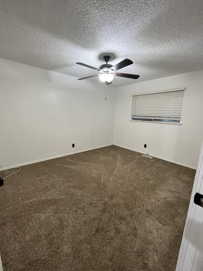 Building Photo - 1240 N 2nd E