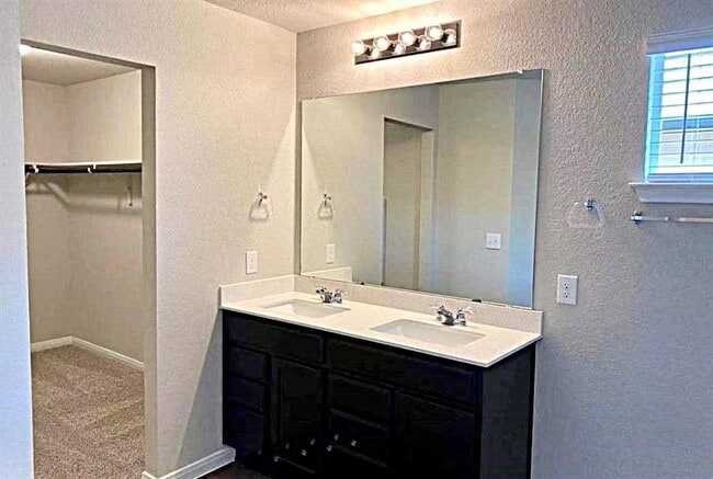 Building Photo - 610 Quarton Dr